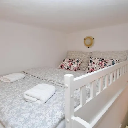 Lovely Little Cosy In Апартаменты Прага