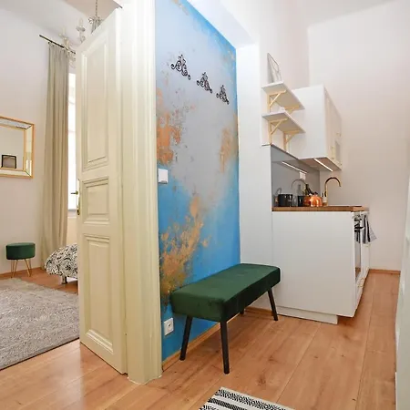 Апартаменты Lovely Little Cosy In